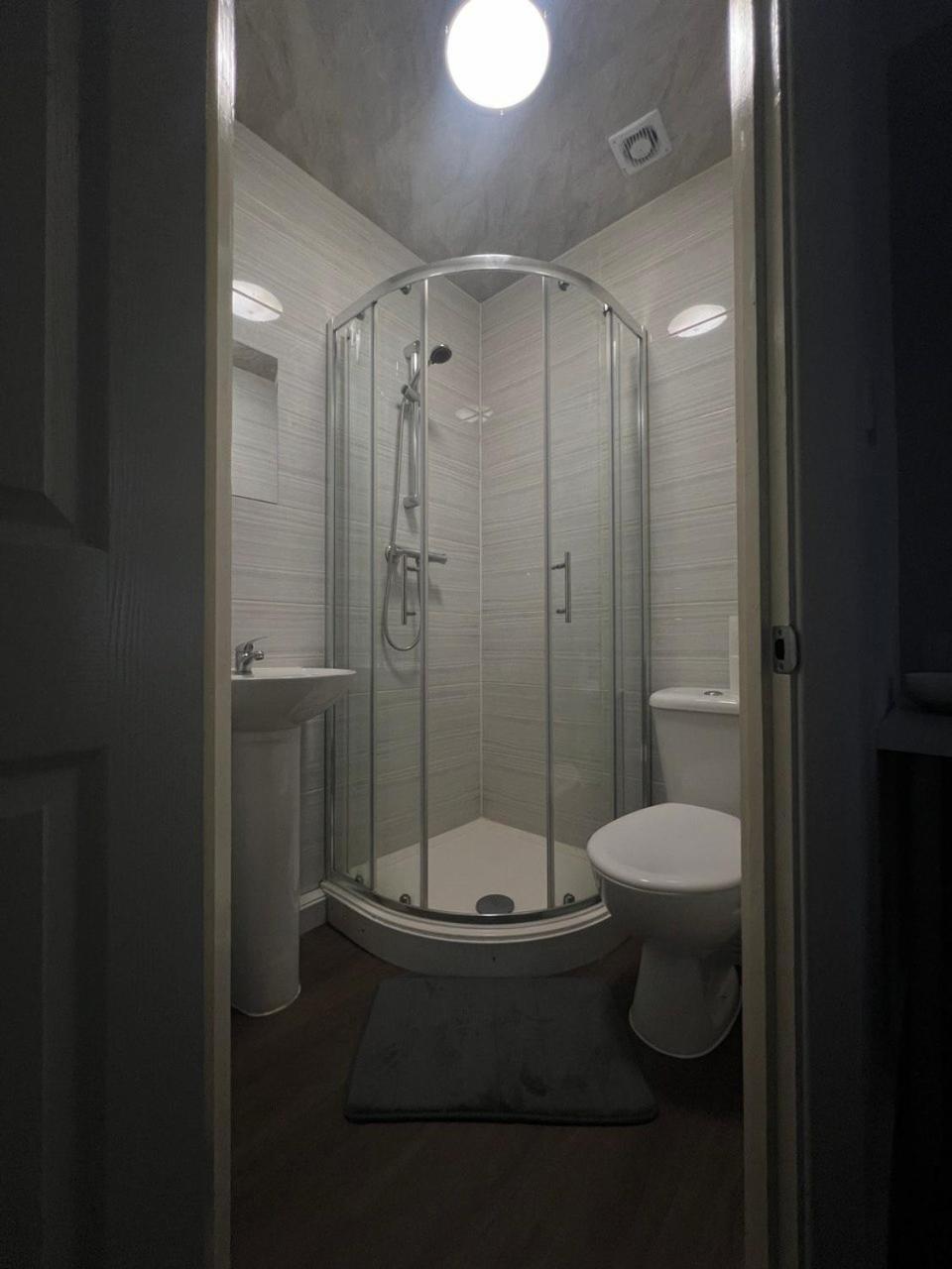 Deluxe Ensuite Double Room With Ensuite Coventry Exterior foto